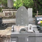 三浦市の寺院墓地に本小松石製、自然石墓石を建立しました。