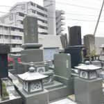 和光市の共同墓地に本小松石製の尺角石塔と外柵のお墓が完成しました。
