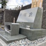 熱海市の寺院墓地に本小松石製洋型墓石を建立しました。
