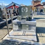 小田原市の寺院墓地に本小松石製洋型墓石を建立しました。