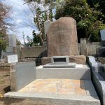 多磨霊園に本小松石製自然石墓石を建立しました。