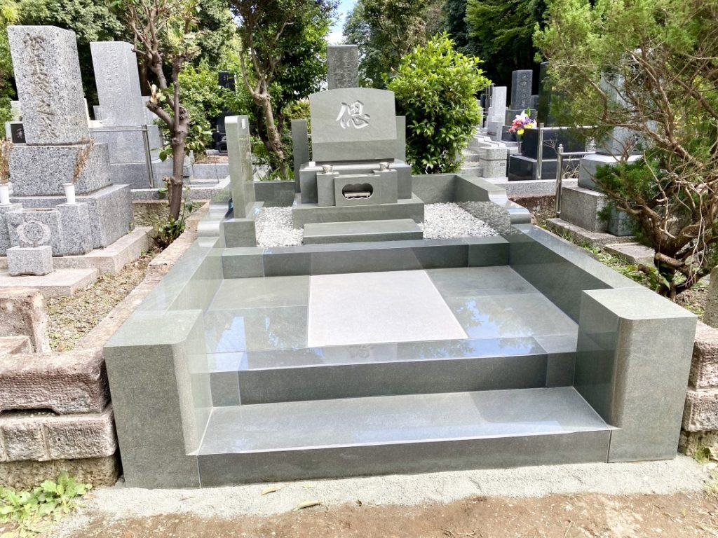 川崎市緑ヶ丘霊園に本小松石製洋型墓石を建立しました。 | 菅井石材 川崎市緑ヶ丘霊園に本小松石製洋型墓石を建立しました。 | 菅井石材